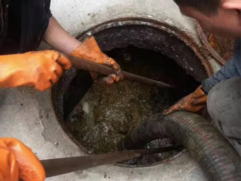 博山清理化粪池时如何避免沼气的危害？